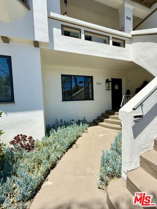 Building Photo - 1143 Cloverdale Ave