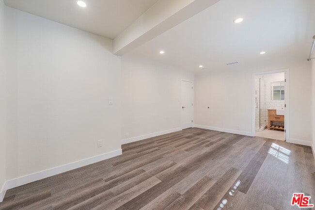 Building Photo - 1628 W 80th St