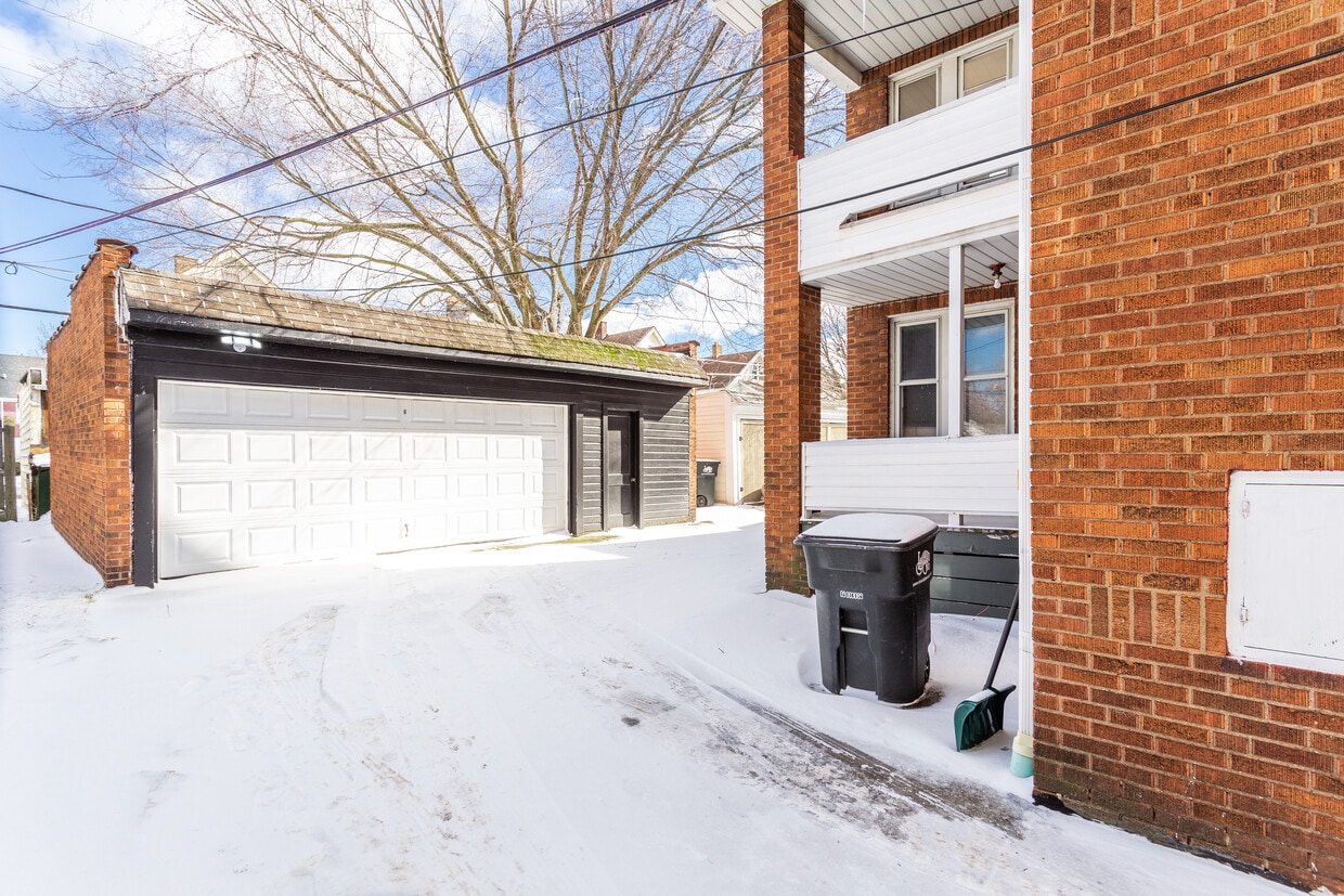 2029 Lewis Dr Unit 1, Lakewood, OH 44107 Condo for Rent in Lakewood