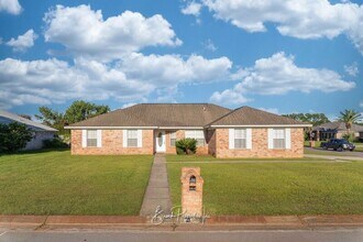 Building Photo - 2100 Blue Wind Dr