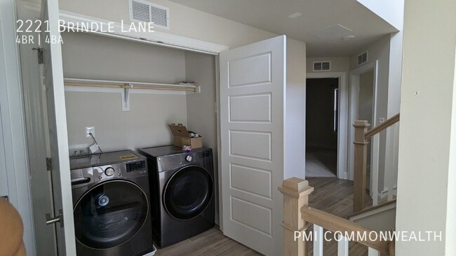 Building Photo - 4 Bed / 3.5 Bath Newly built Townhouse (Av...