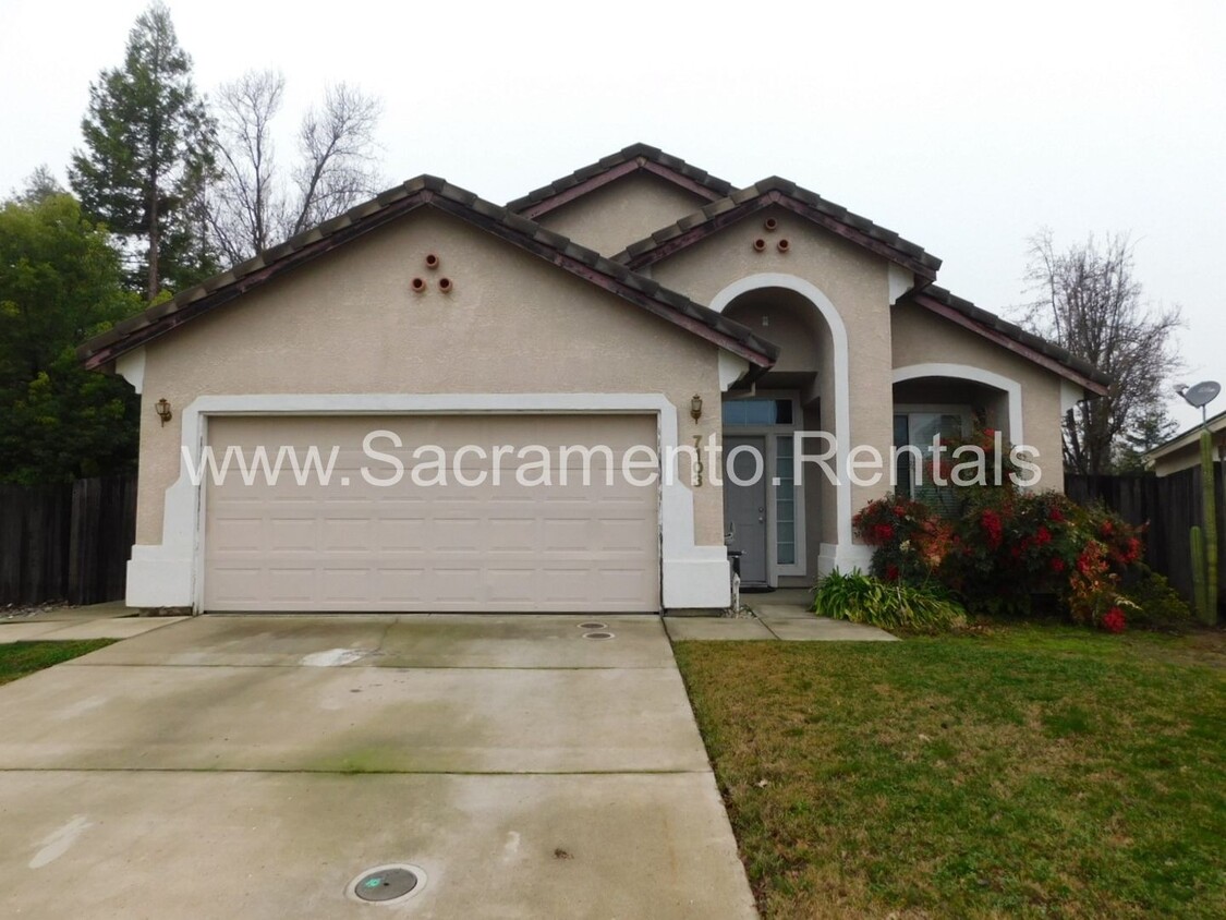 Primary Photo - Charming 4bd/2ba Citrus Heights House With...