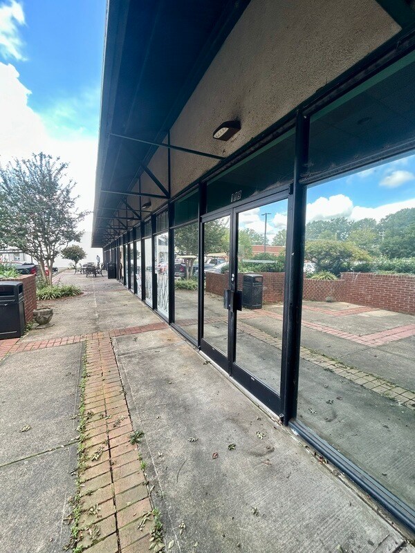 Foto del edificio - 5534 Albemarle Rd