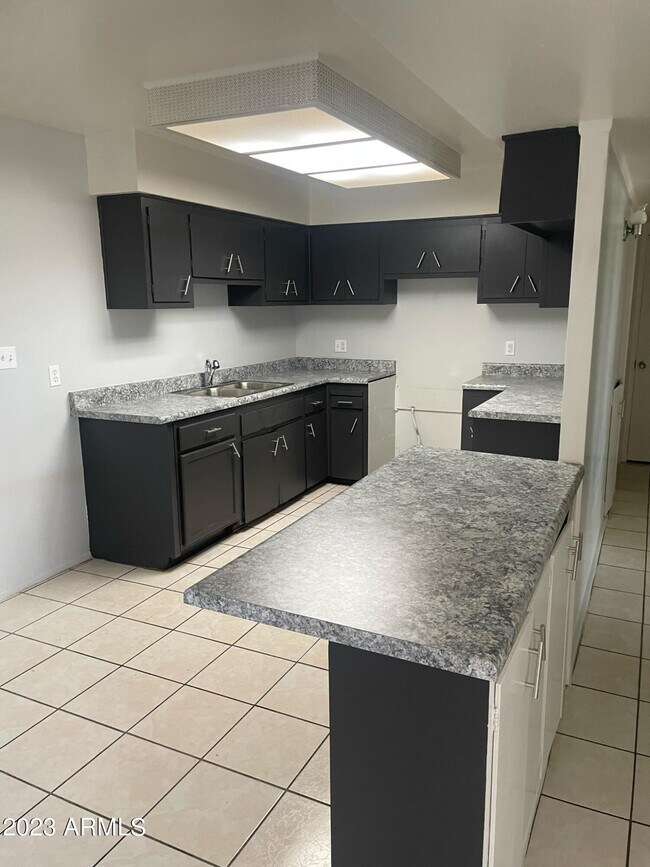 Foto del edificio - 5429 W Glenrosa Ave