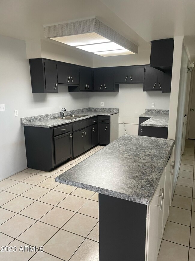 Building Photo - 5429 W Glenrosa Ave