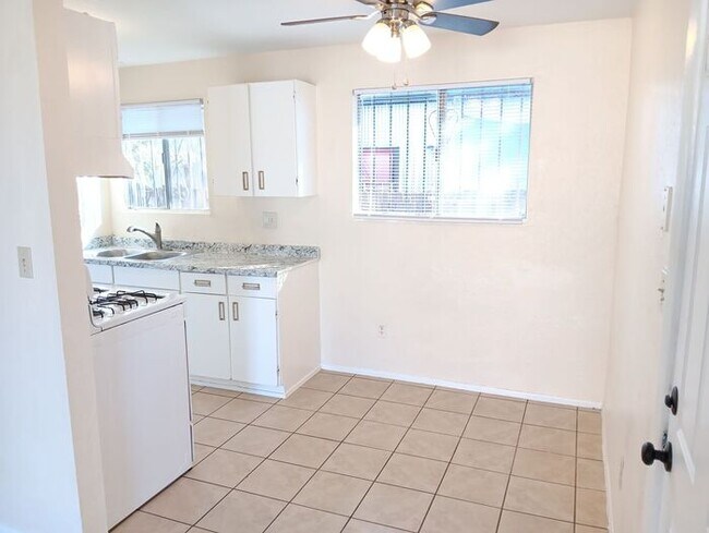 Foto del edificio - Charming 1 Bed/1 Bath in Central Tucson – ...