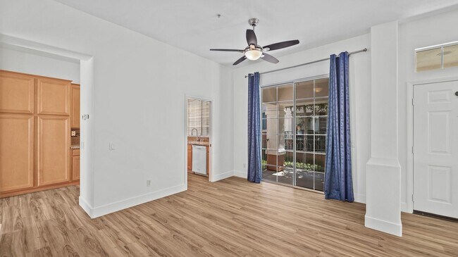 Building Photo - Tri-Level Townhome in Tustin