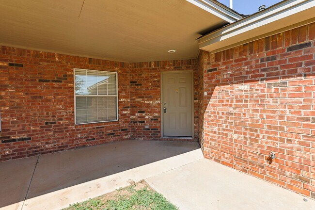 Foto del edificio - 10102 Englewood Ave