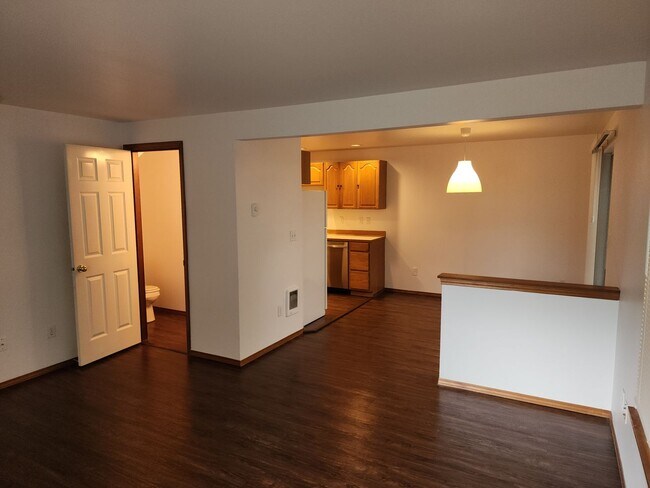 Building Photo - 322 Maple Ave