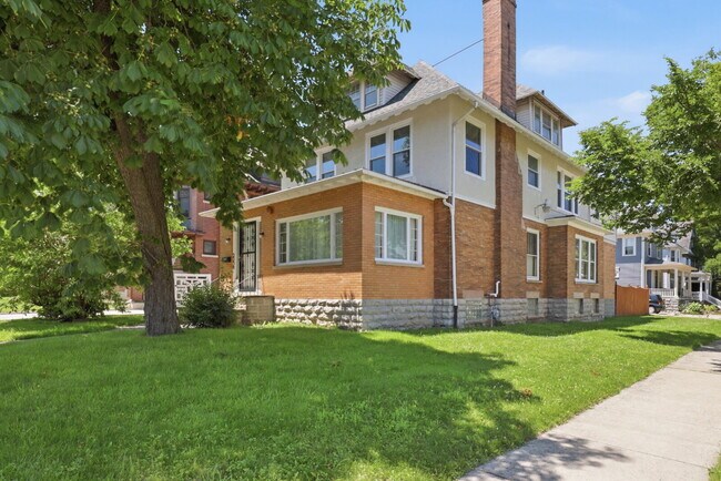 Building Photo - Furnished 10-Bedroom Single-Family Home in Buffalo