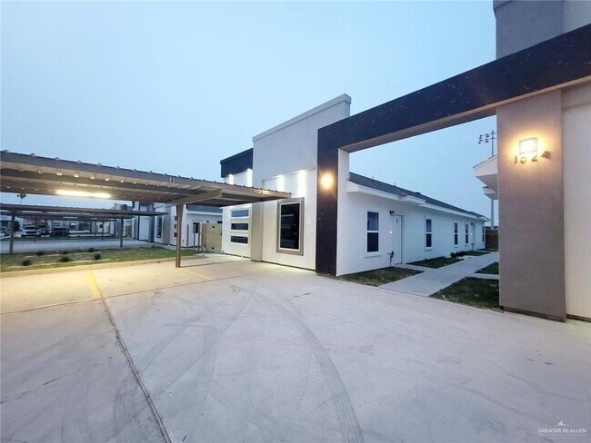 Foto del edificio - 17 West Dr