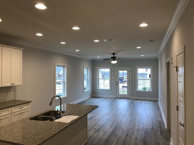 Building Photo - Rosemary Gate Townhome