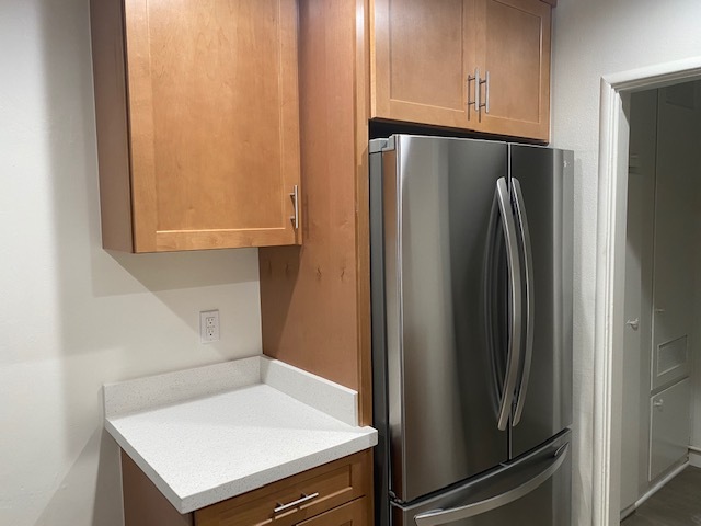 Nuevo refrigerador con puerta francesa - 4406 Vantage Ave