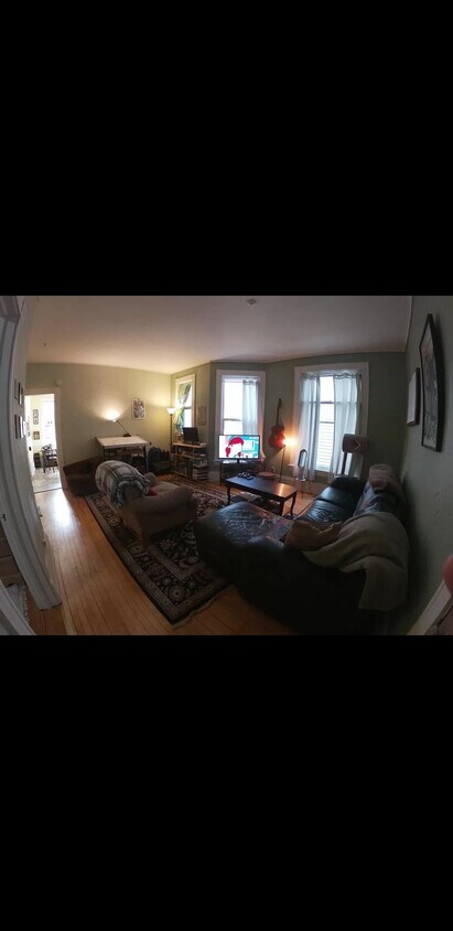 Foto principal - 1857 N Oakland Ave
