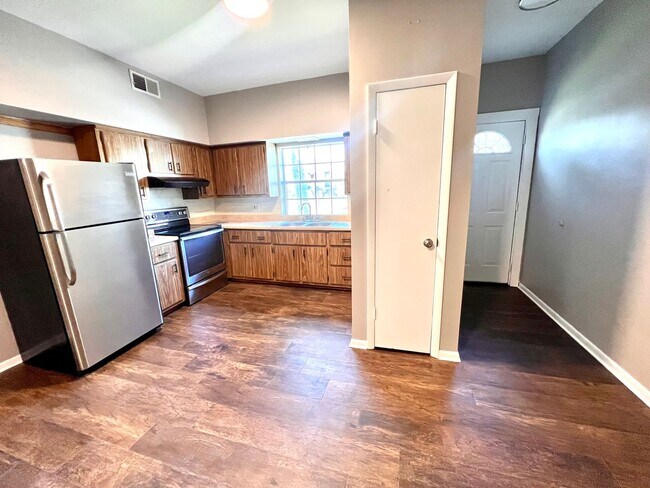 Building Photo - 542 5th Avenue (Full Service)