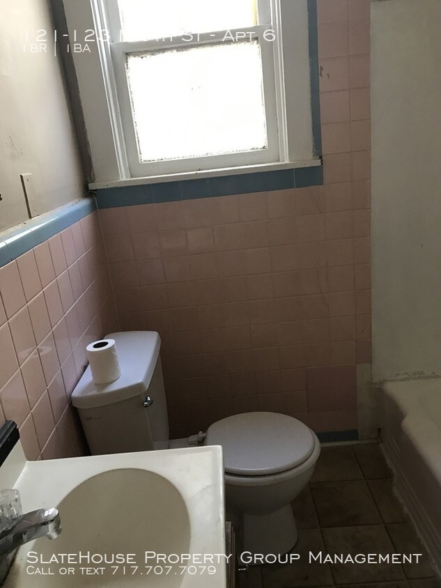 Building Photo - Large 1 Bedroom Apartment