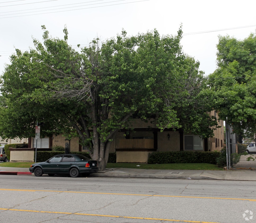 Building Photo - 7101 Haskell Ave