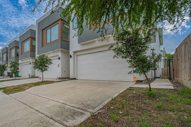 Photo - 3510 Hadley St House