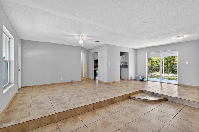 Foto del edificio - 4810 NW 19th St