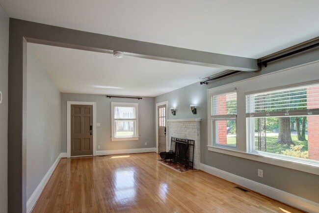 Building Photo - Renovated 3 Bedroom, 2 Bath Cape Cod in Ha...
