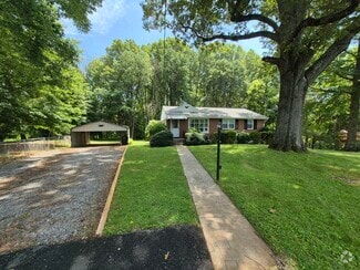 Building Photo - 1108 Dandridge Dr