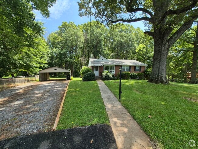 Building Photo - 1108 Dandridge Dr