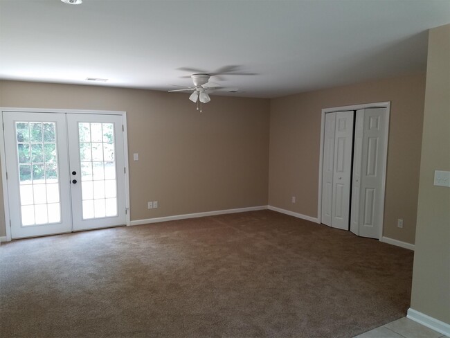 Building Photo - 109 Rebecca Dr