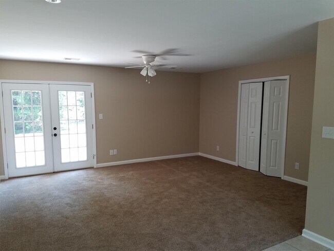 Foto del edificio - 109 Rebecca Dr