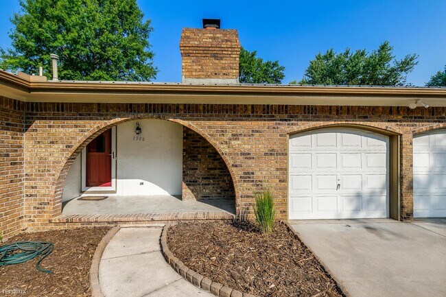 Foto del edificio - 3 br, 3 bath House - 1306 N Brookfield Ln