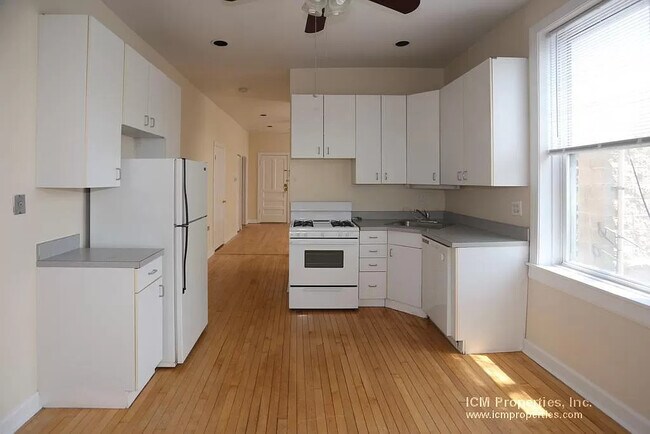 Foto del edificio - 2318 N Southport Ave