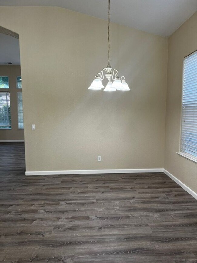 Foto del edificio - Desired Two Story 3 Bedroom 2.5 Bath Petal...