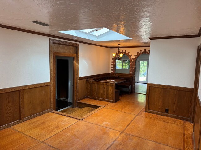 Building Photo - Exquisite Family Home
