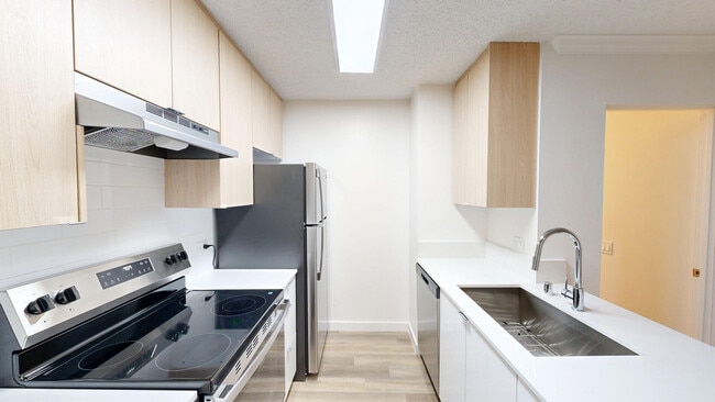 Interior Photo - Eight 80 Newport Beach