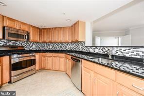 Foto del edificio - 2220 Fairfax Dr