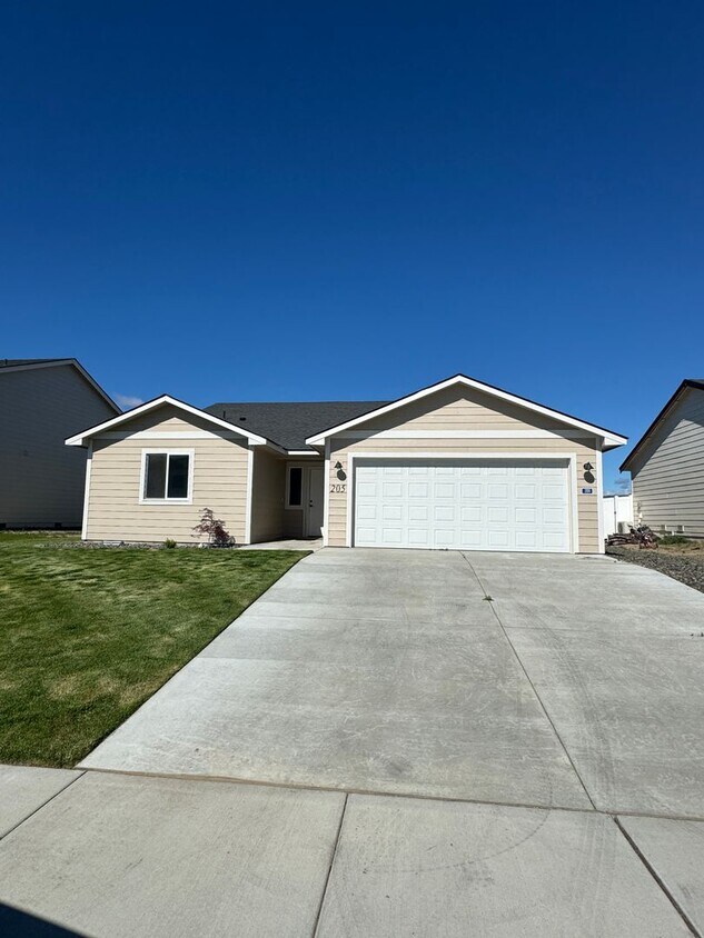 Foto principal - Non-Refundable & Security Deposit Total: $...