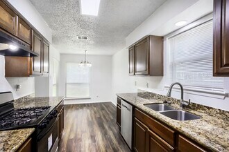 Building Photo - 7218 Camino Verde Dr