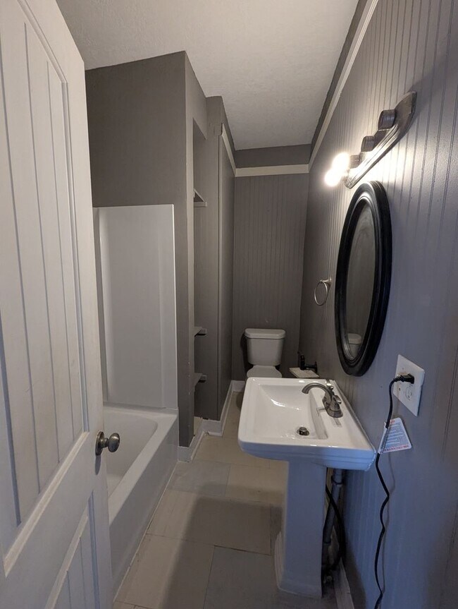 Building Photo - 3 Bed/1 Bath - Now Available In Columbus KS!