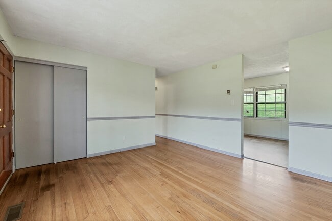 Building Photo - 8848 W Simpson Rd