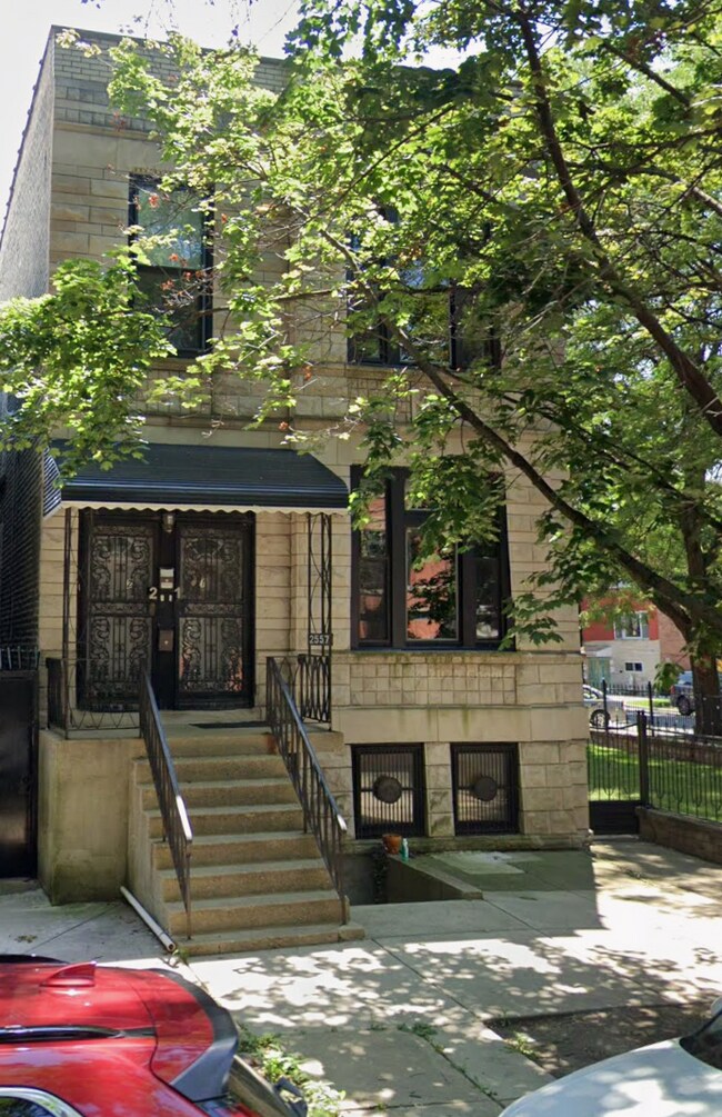 Foto del edificio - 2557 W Superior St