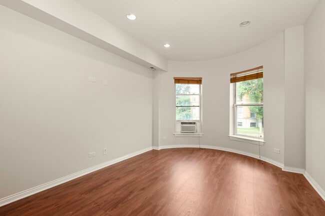 Building Photo - 4517 S Calumet Ave