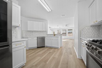 Building Photo - 16111 Wisteria Hill St