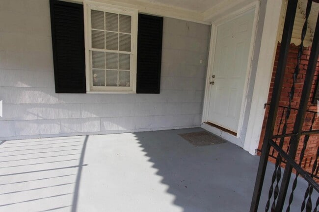 Foto del edificio - 934 Bluebird Rd