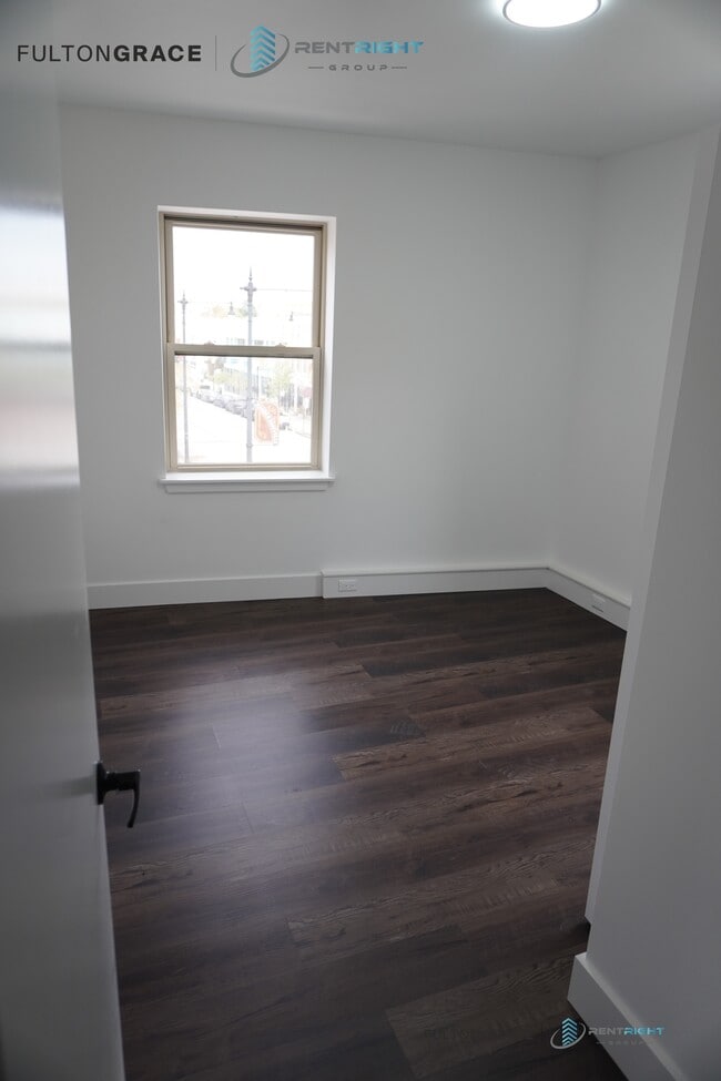 Building Photo - 1553 W Hollywood Ave