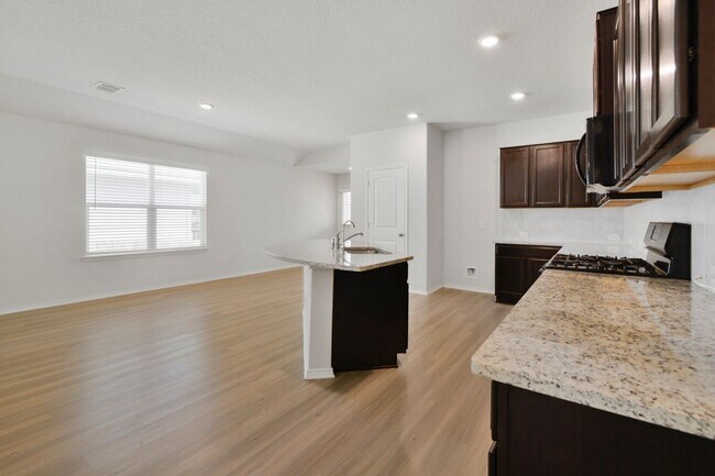 Foto del edificio - Single Story 4 Bedroom Home In Bulverde