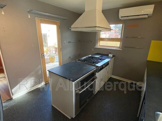 Foto del edificio - 4216 Roma Ave NE