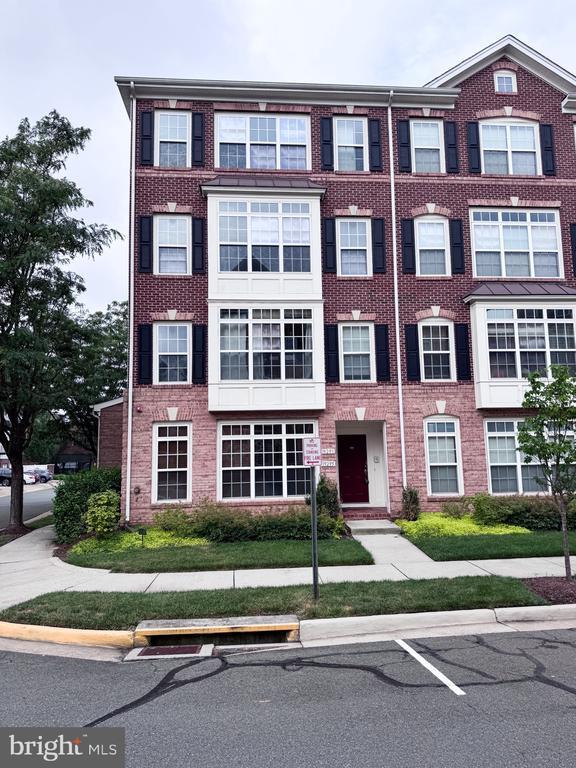 Foto principal - 19295 Harlow Square