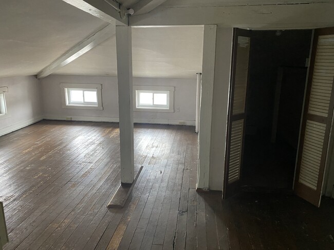 Br 1 - 2331 W Clifton Ave