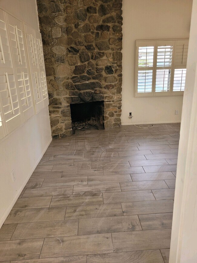 Foto del edificio - 832 Riverside Place, Unit 5