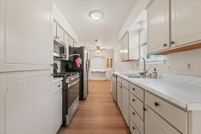 Building Photo - 3229 Oak Timber Dr