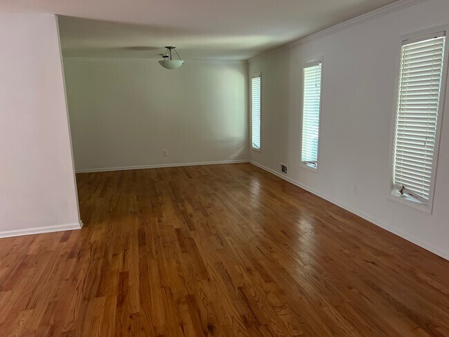 Foto del edificio - 4968 Twin Branches Way